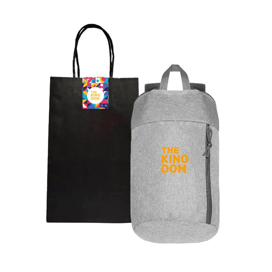 Mochila con logo full color + bolsa de papel negro